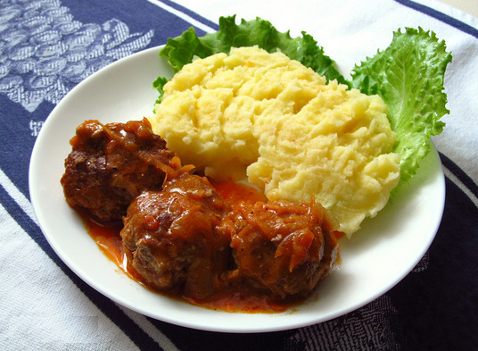 Картофельное пюре с тефтелями